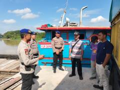 Ditpolairud OMP LK-2024 Melaksanakan Patroli Rutin di Perairan Sungai Siak 